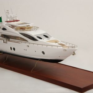 Aicon Fly 85 - (Gamme Première) - Maquette de bateau