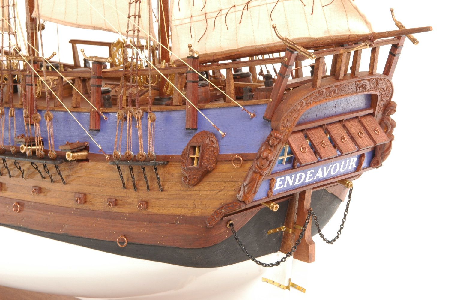 Maquette bateau - HMS Endeavour (Gamme Première )