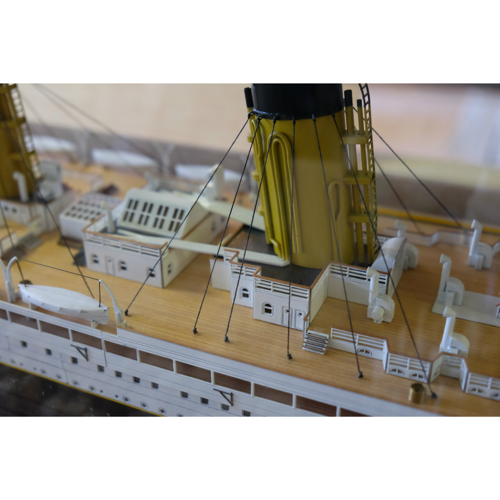 Titanic N° 3 (avant, plate-forme & décor coque) - Maquette à construire - Mantua Models (727)